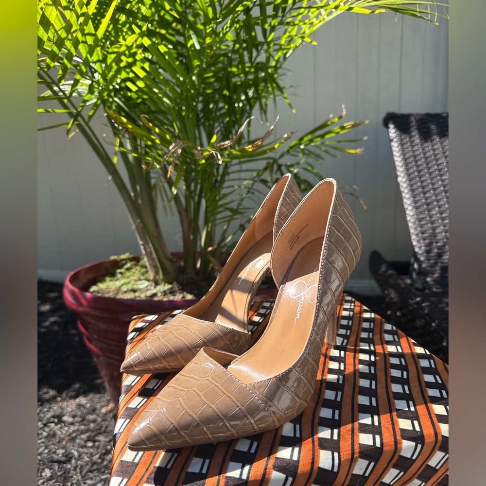 Jessica Simpson Tan Crocodile Pattern Pumps